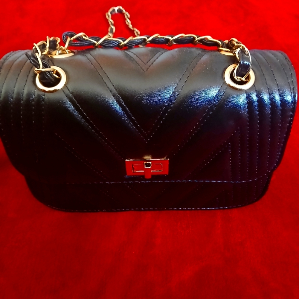 Black purse no wallet